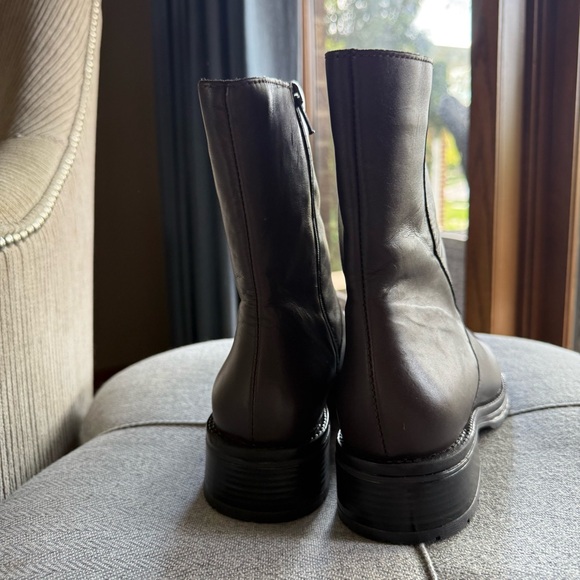 La Canadienne Elegant Brown Leather Ankle Boots - Picture 4 of 14